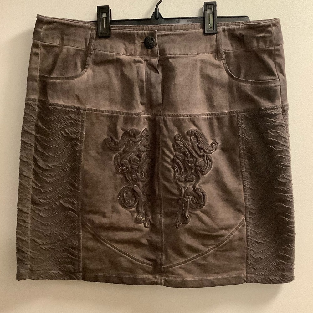 YEST Detailed Skirt. Size 8-10